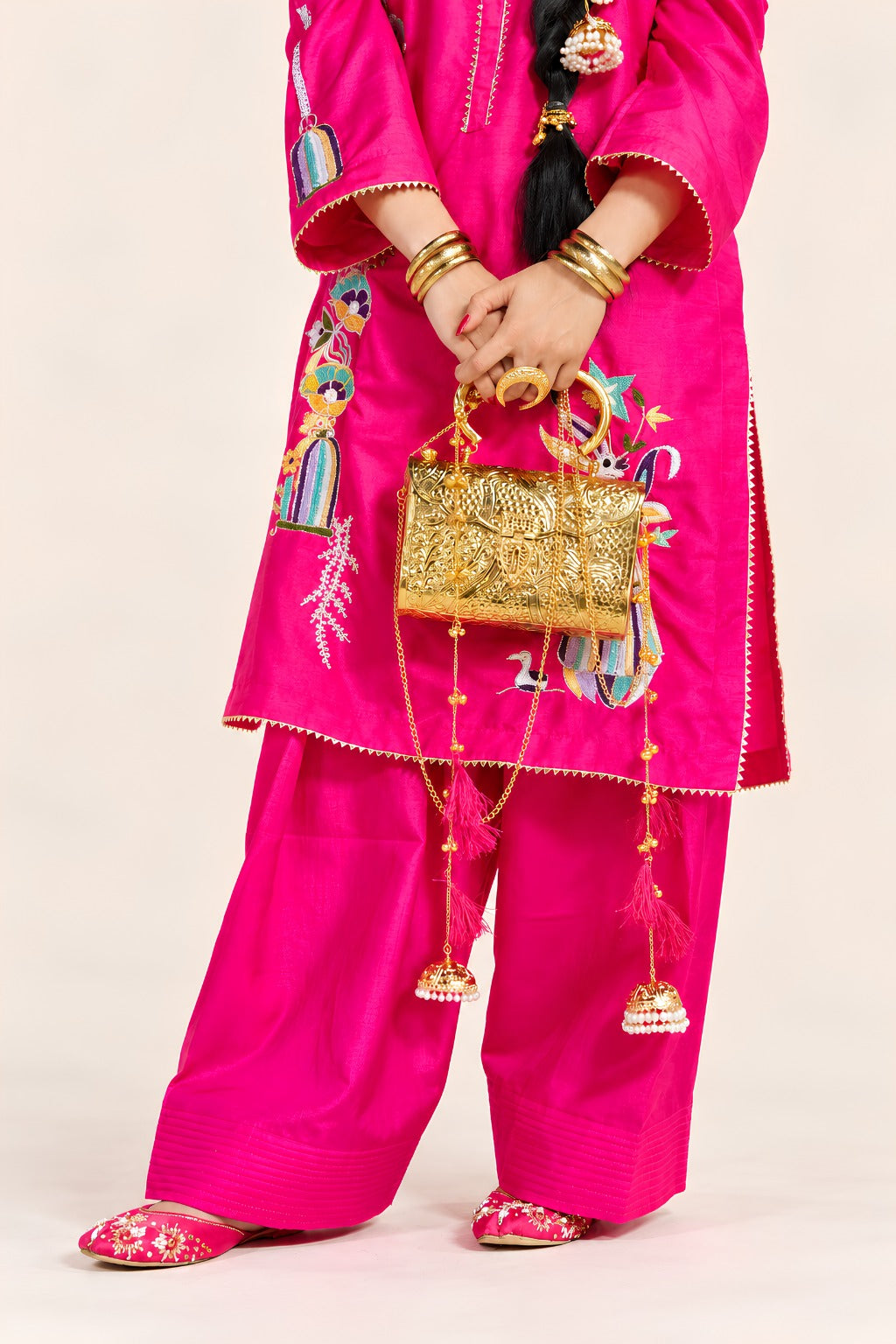 Phool Parandi Tassels Bag